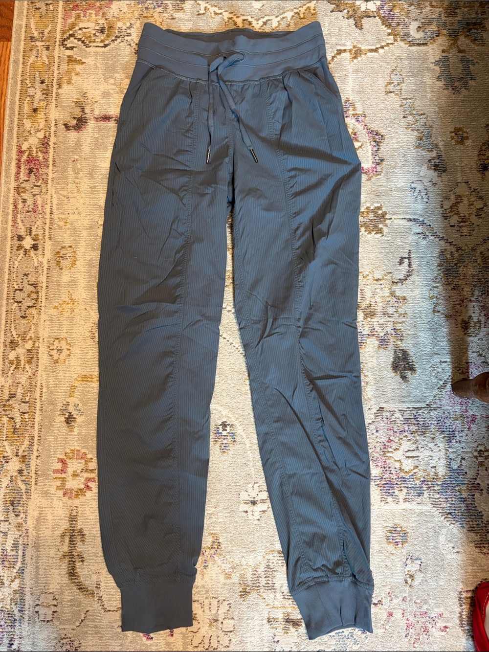 Like New Women’s Lululemon dance pant jogger: Gray Drawstring Jogger Pants